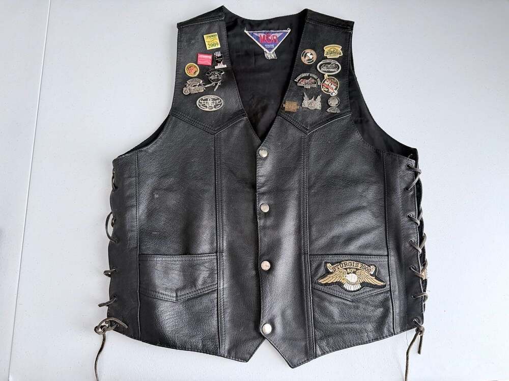 Genuine Leather Biker Vest with Sturgis 2000 Patch and Motorcycle Pins size M

K